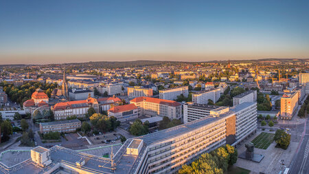 Blick auf Gebäude aus der Luft